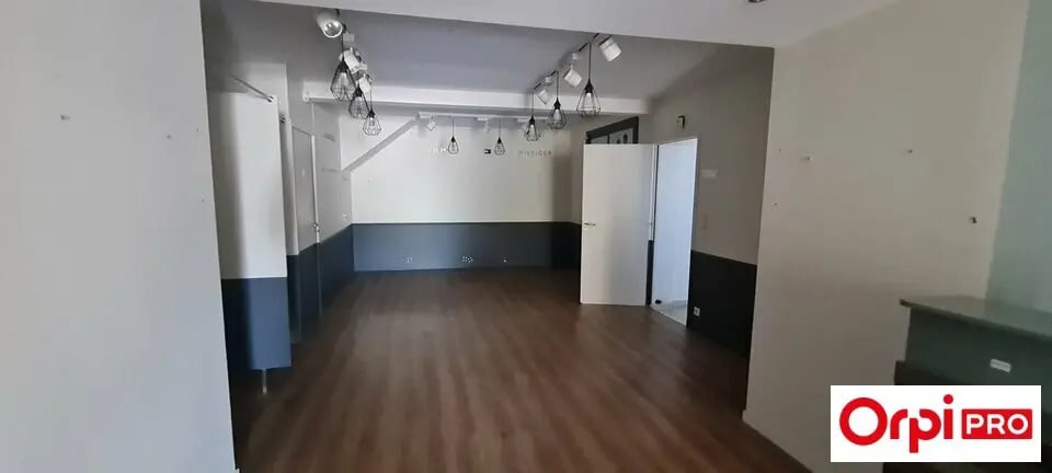 Retail in Plérin for lease - Interior Photo - Image 3 of 6