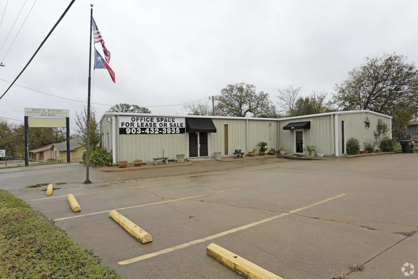 1005 E Cedar Creek Pky, Seven Points, TX 75143