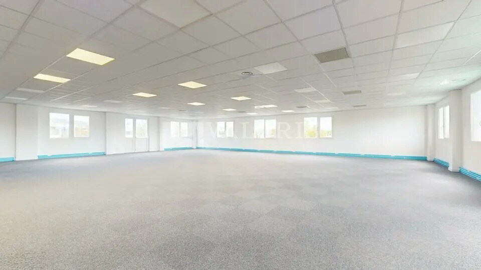 Office in Bron for sale - Building Photo - Image 3 of 7