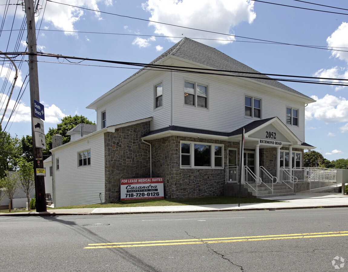 2052 Richmond Rd, Staten Island, NY 10306