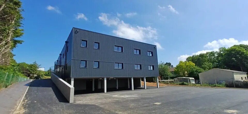 Office in Caen for lease - Building Photo - Image 2 of 8