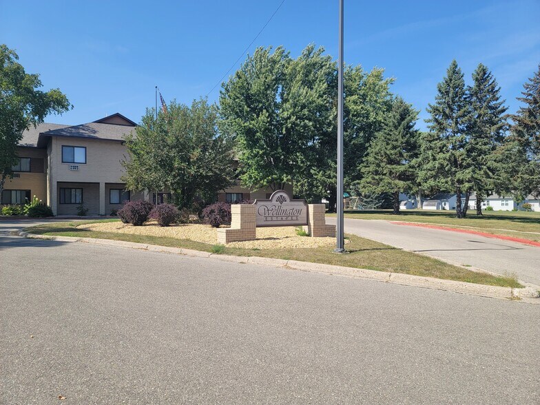 400 4th Ave SW, Wells, MN for sale - Building Photo - Image 1 of 1