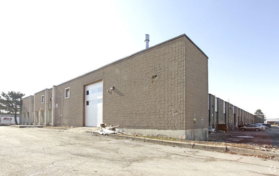 397 Humberline Dr, Toronto, ON for sale - Building Photo - Image 2 of 2