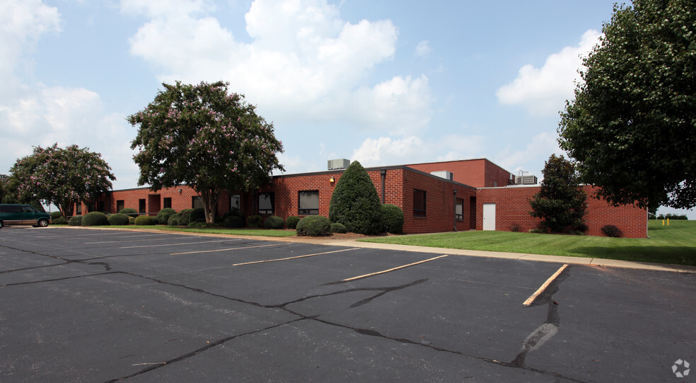 2100 W Front St, Statesville, NC for sale - Primary Photo - Image 1 of 1