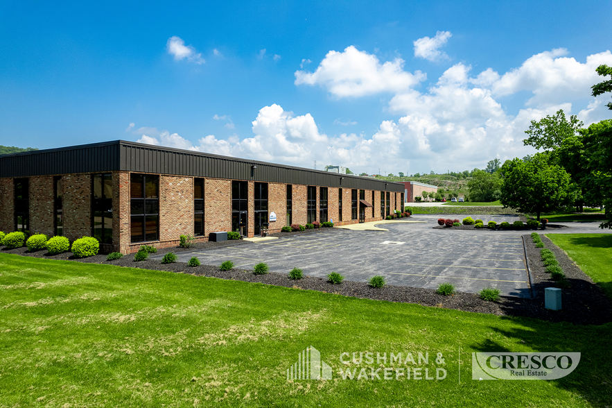 10111 Sweet Valley Dr, Valley View, OH for lease - Building Photo - Image 2 of 9