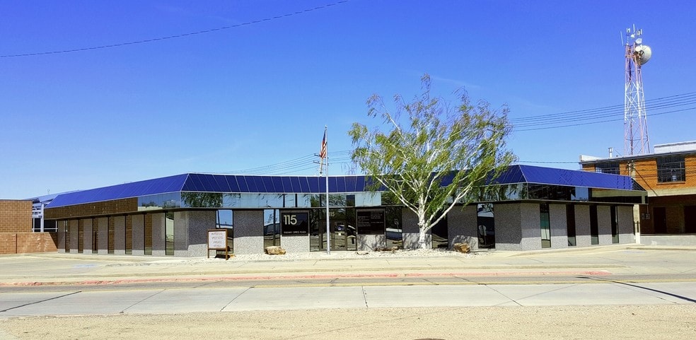115 W Railway St, Scottsbluff, NE for sale - Primary Photo - Image 1 of 1