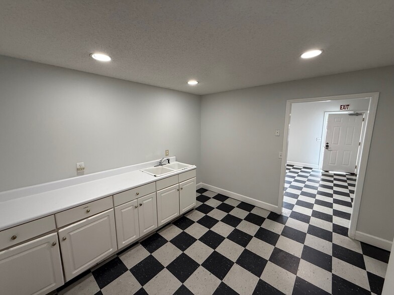 2124 Frederick Rd, Opelika, AL for lease - Building Photo - Image 3 of 12