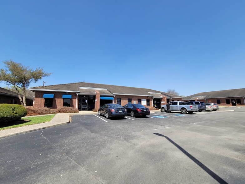 4025-1 E Southcross Blvd, San Antonio, TX for lease - Building Photo - Image 2 of 19