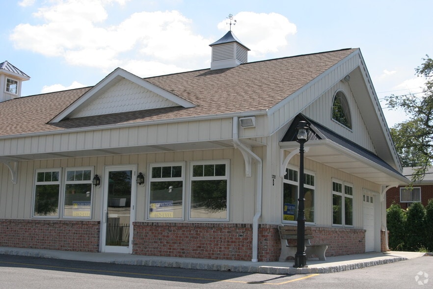 2 Monmouth Ave, Freehold, NJ for lease - Building Photo - Image 3 of 4