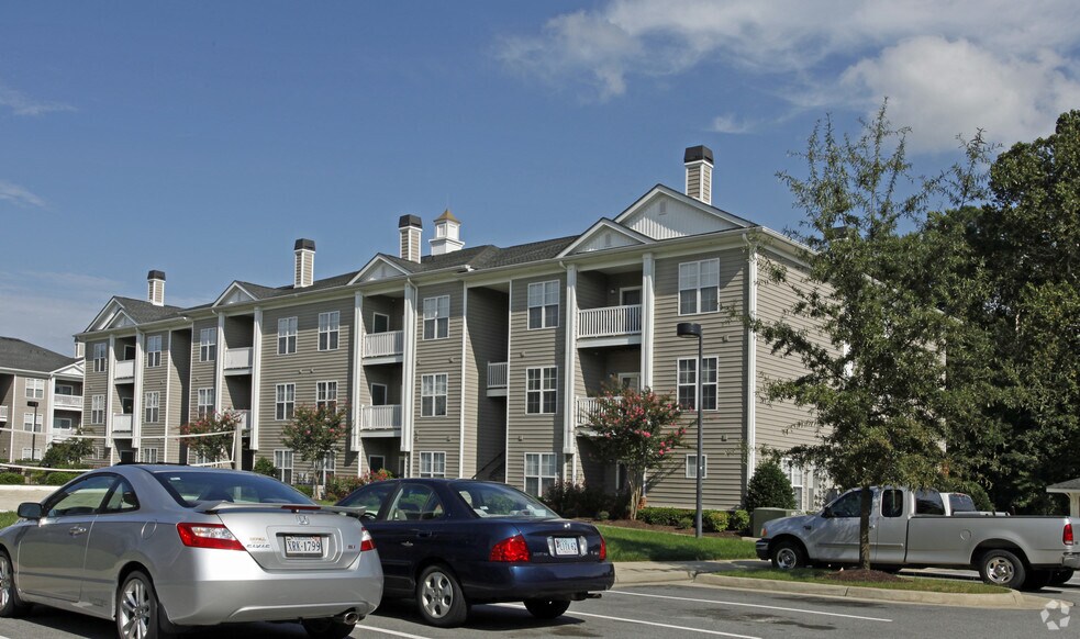 220 Marsh Landing Dr, Carrollton, VA for sale - Building Photo - Image 1 of 1