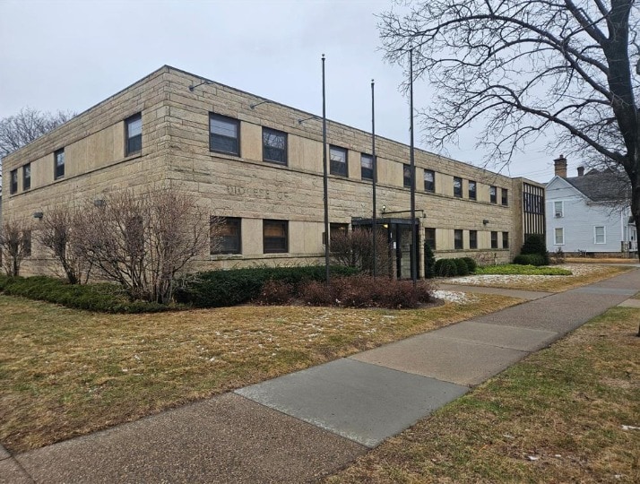 176 8th St, Winona, MN for sale - Primary Photo - Image 1 of 9