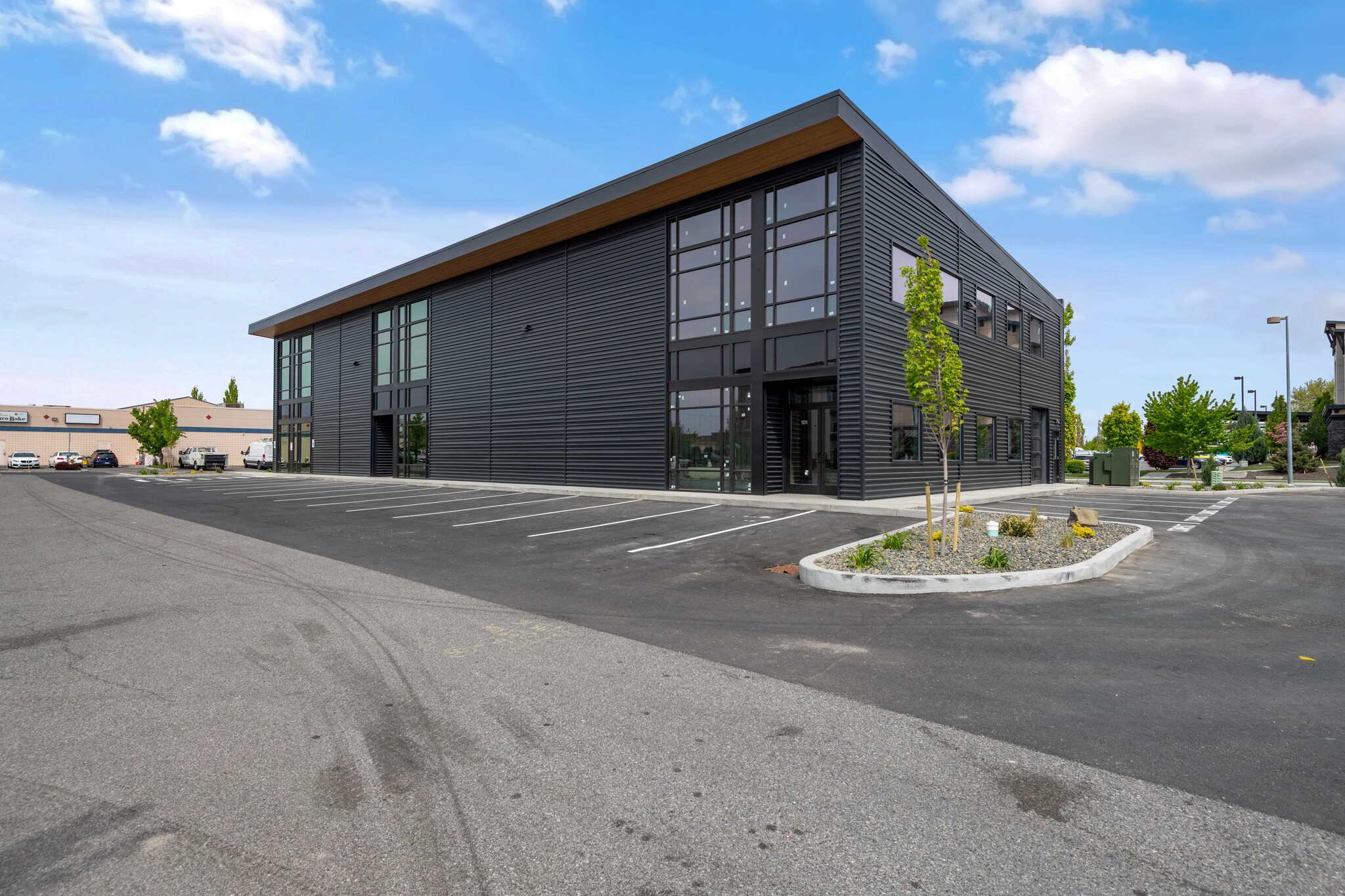 6902 Rodeo Dr, Pasco, WA for lease Building Photo- Image 1 of 8