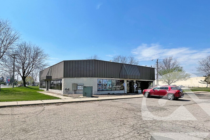 28000 Groesbeck Hwy, Roseville, MI for lease - Building Photo - Image 1 of 2