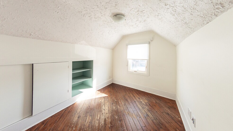 2024 34th Ave SW, Calgary, AB for sale - Building Photo - Image 1 of 1