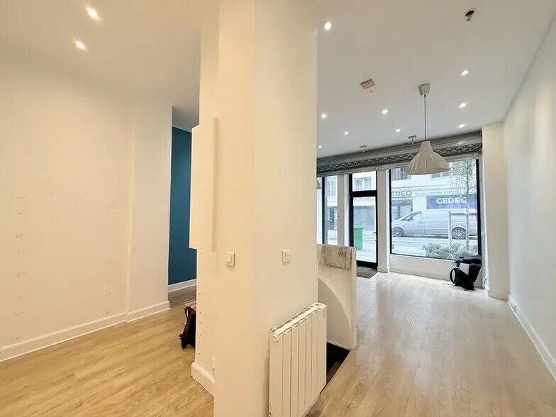 Office in Paris for lease - Interior Photo - Image 2 of 9