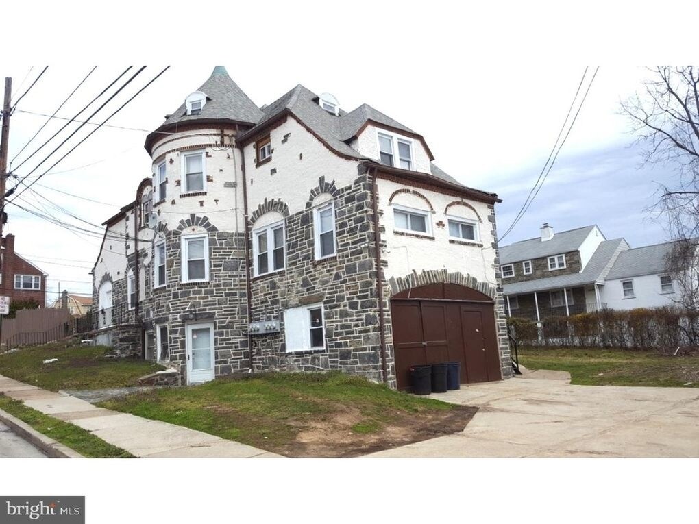 19 S State Rd, Upper Darby, PA 19082