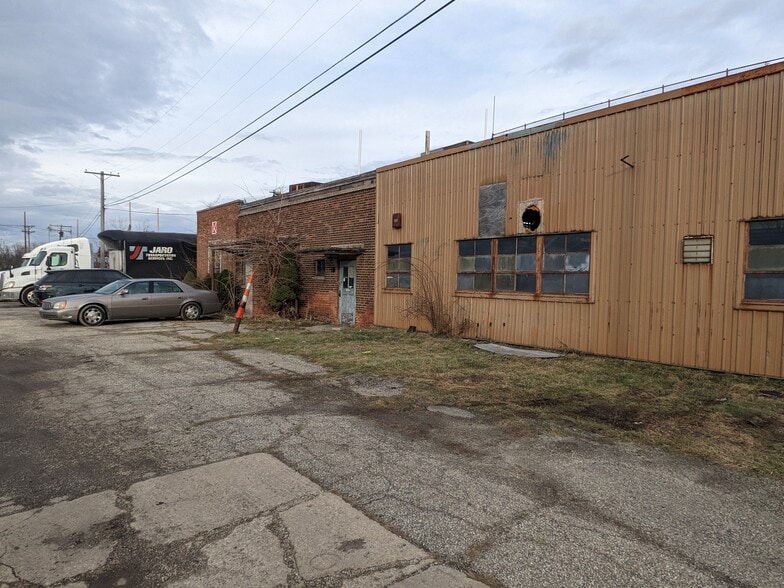 21500 Saint Clair Ave, Euclid, OH for sale - Building Photo - Image 3 of 4