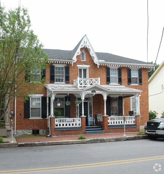 12 W Big Spring Ave, Newville, PA 17241
