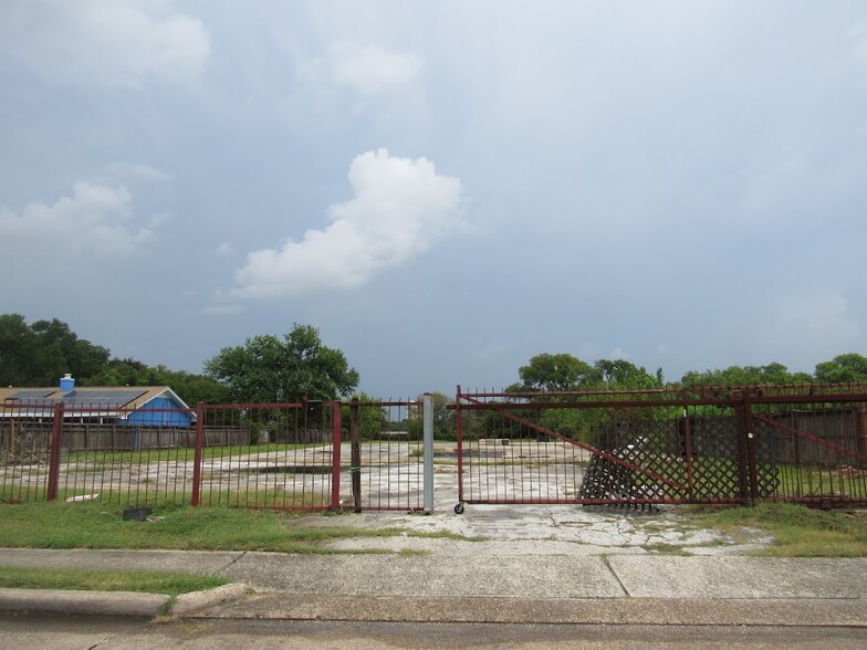 1616 W Texas Ave, Baytown, TX for sale - Building Photo - Image 1 of 1