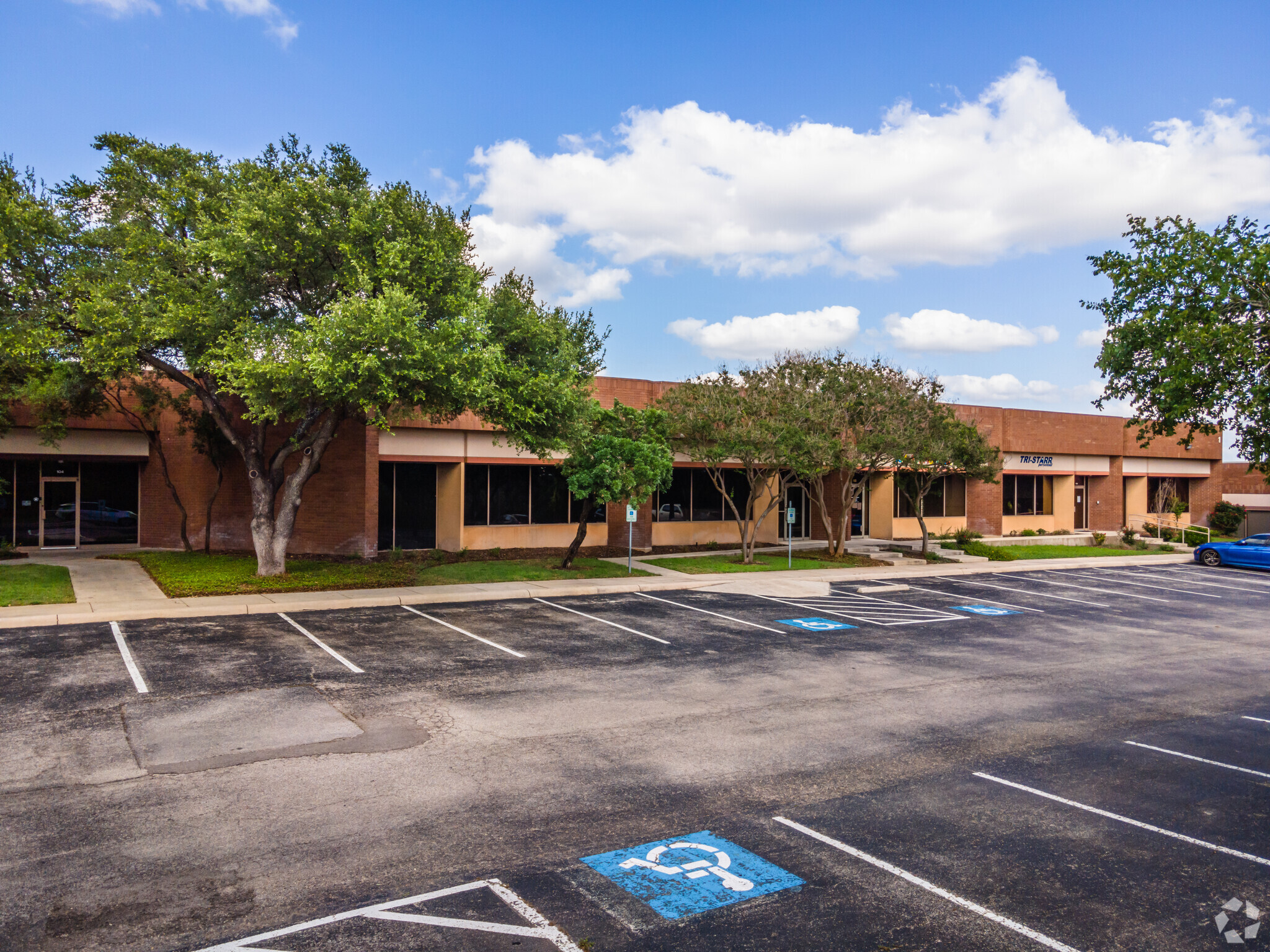 121 Interpark Blvd, San Antonio, TX for lease Building Photo- Image 1 of 12