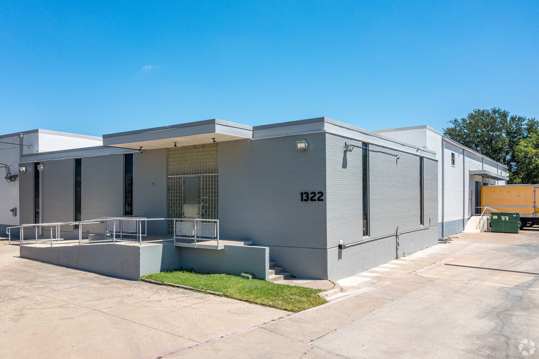 1322 Round Table Dr, Dallas, TX for sale Building Photo- Image 1 of 1