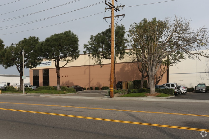 5650 Knott Ave, Buena Park, CA for lease - Building Photo - Image 3 of 4