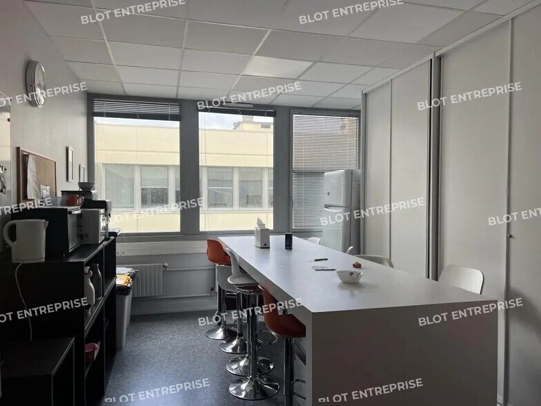 Office in Rennes for lease - Interior Photo - Image 3 of 24