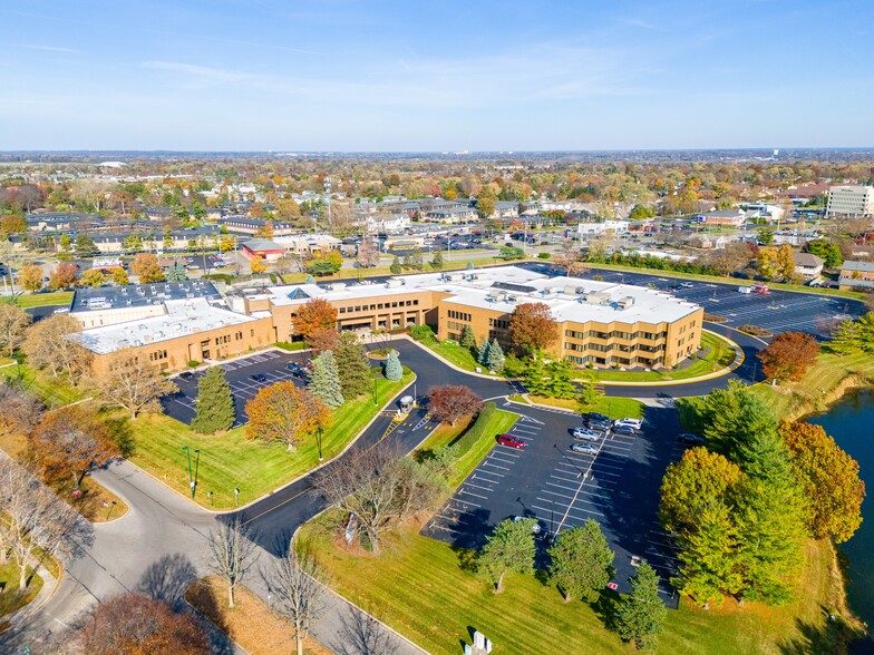 5000 Arlington Centre Blvd, Upper Arlington, OH for lease - Building Photo - Image 1 of 11