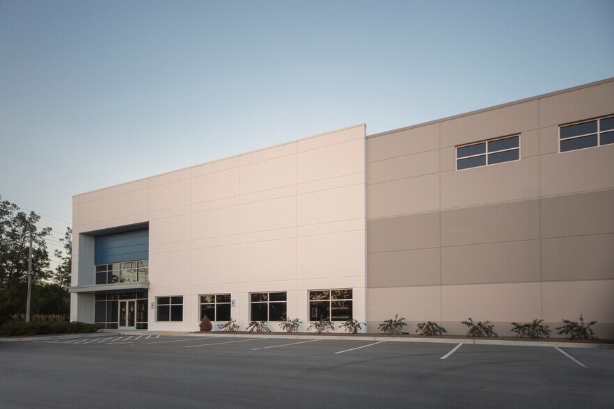 N59 W13855 Manhardt Dr, Menomonee Falls, WI for lease - Building Photo - Image 3 of 3