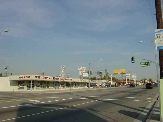 2301-2371 W Whittier Blvd, La Habra, CA for lease - Building Photo - Image 3 of 6