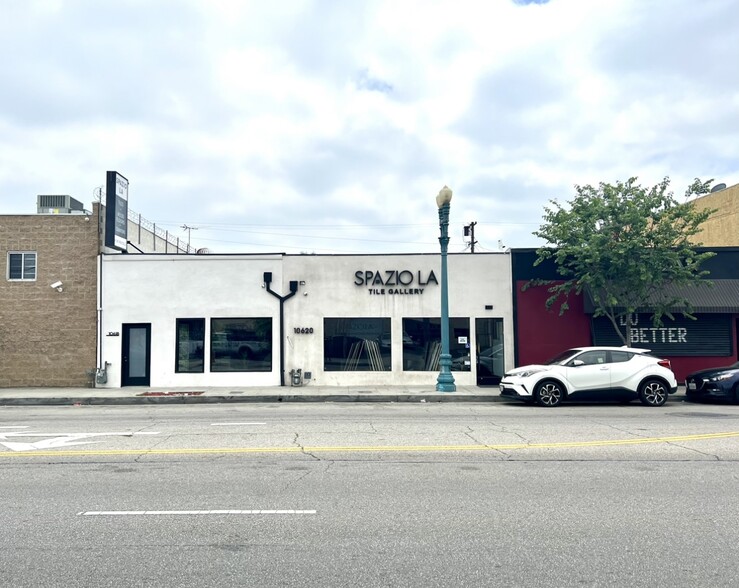 10620 Magnolia Blvd, North Hollywood, CA for lease - Building Photo - Image 2 of 7