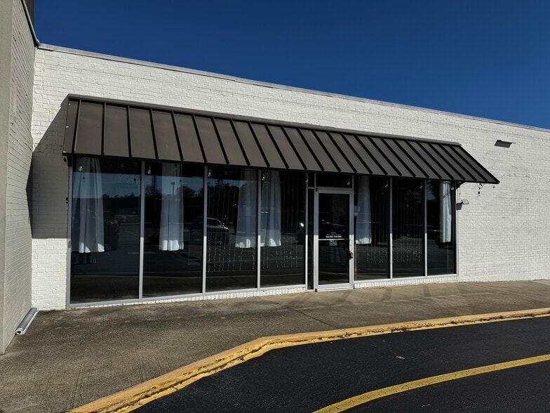 2830 Wade Hampton Blvd, Taylors, SC for lease - Building Photo - Image 2 of 6