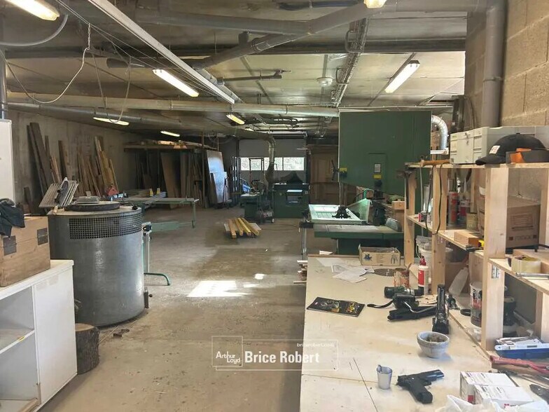 Flex in Messimy for lease - Interior Photo - Image 2 of 14