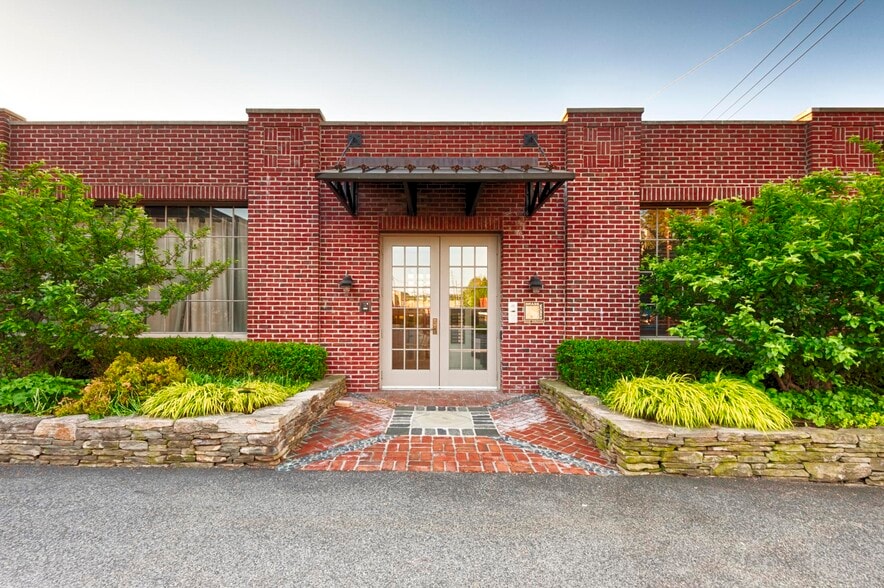 105 Grove St, Montclair, NJ for lease - Building Photo - Image 1 of 5