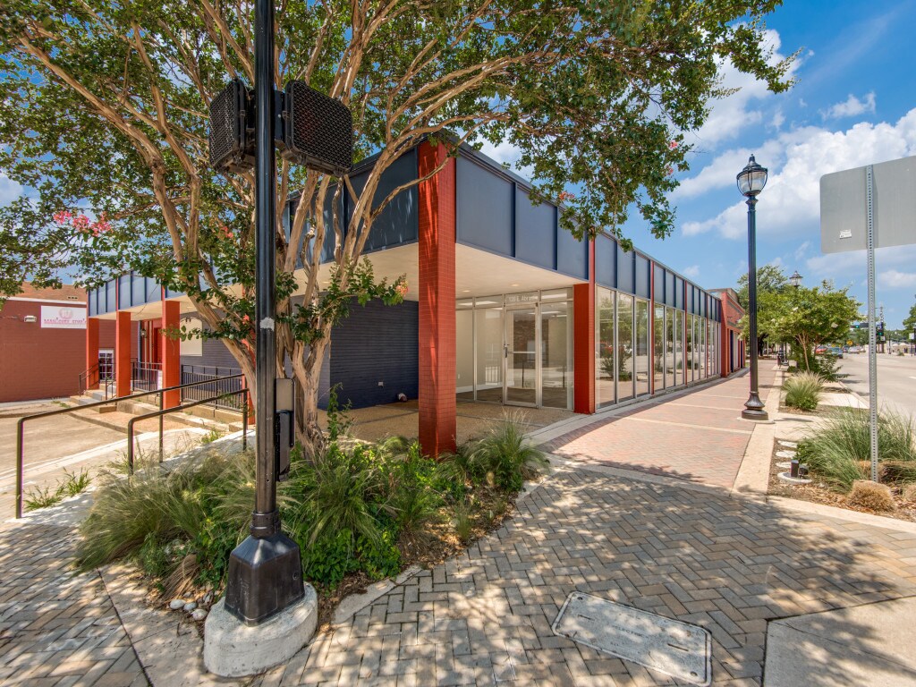 120 E Abram St, Arlington, TX 76010