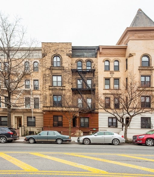 677 Vanderbilt Ave, Brooklyn, NY for sale - Primary Photo - Image 1 of 1