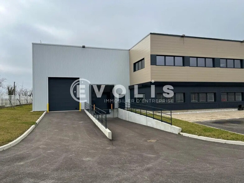Office in Colombier-Saugnieu for lease - Building Photo - Image 3 of 13