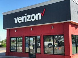 Wal-Mart Out Bldg - Storefront Property