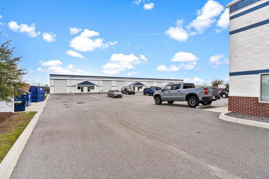 1720 Leesburg Commons Ct, Leesburg, FL for sale - Building Photo - Image 3 of 9