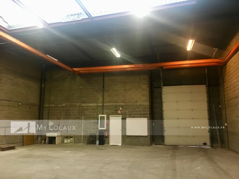 Flex in Sartrouville for lease - Interior Photo - Image 2 of 6