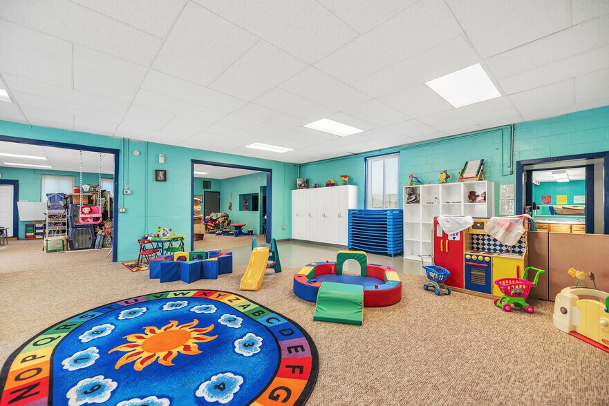 1290 Byron Rd, Howell, MI 48843