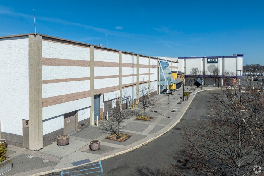1 Sunrise Mall, Massapequa, NY for sale - Primary Photo - Image 1 of 1