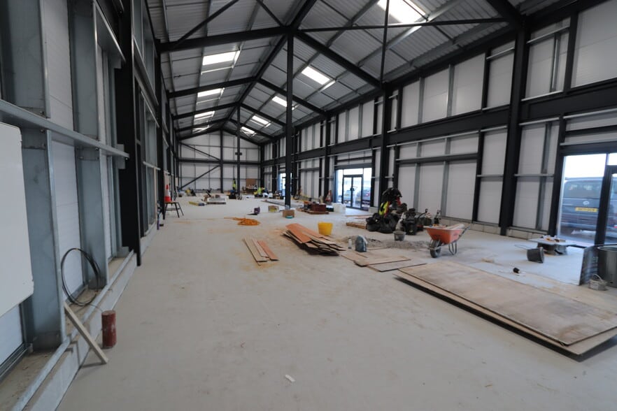 1-4 Estuary Retail Park, Wadebridge for lease - Interior Photo - Image 2 of 10