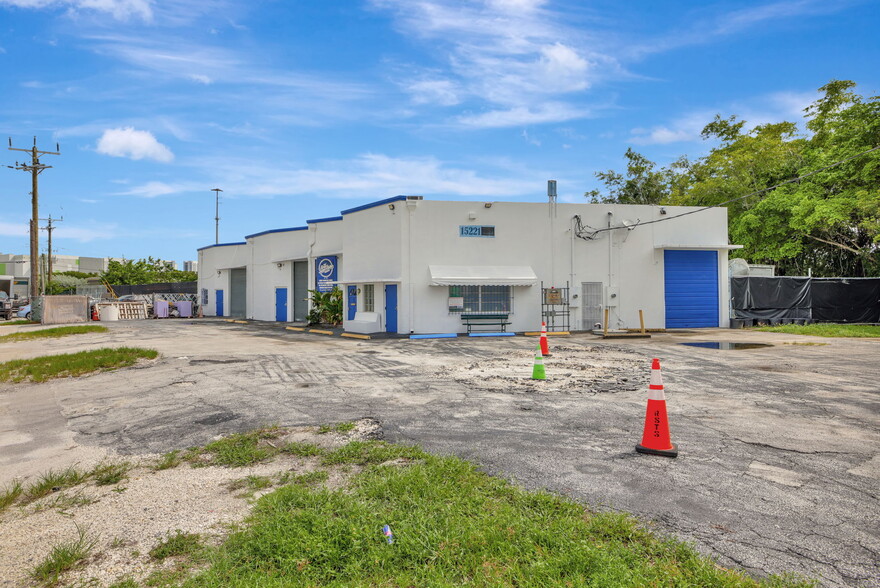 15221 NE 21st Ave, Miami, FL for sale - Building Photo - Image 3 of 34