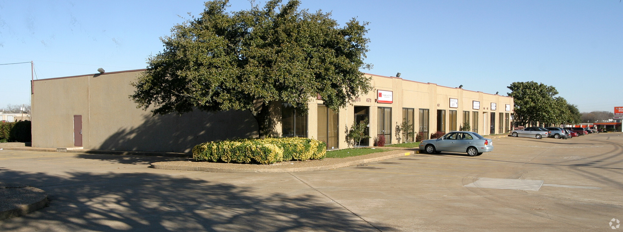 4545-4557 S Westmoreland Rd, Dallas, TX for lease Primary Photo- Image 1 of 3