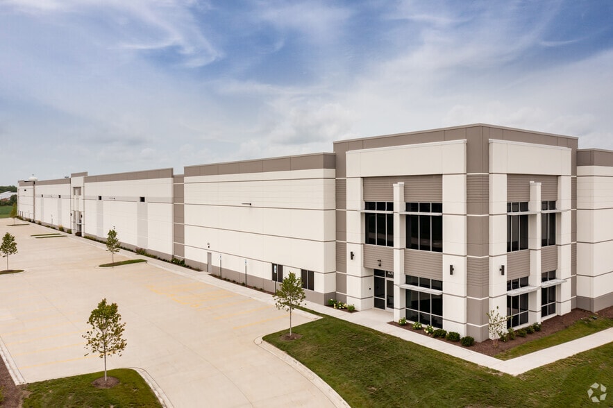 2870 Alft Ln, Elgin, IL for sale - Building Photo - Image 1 of 1