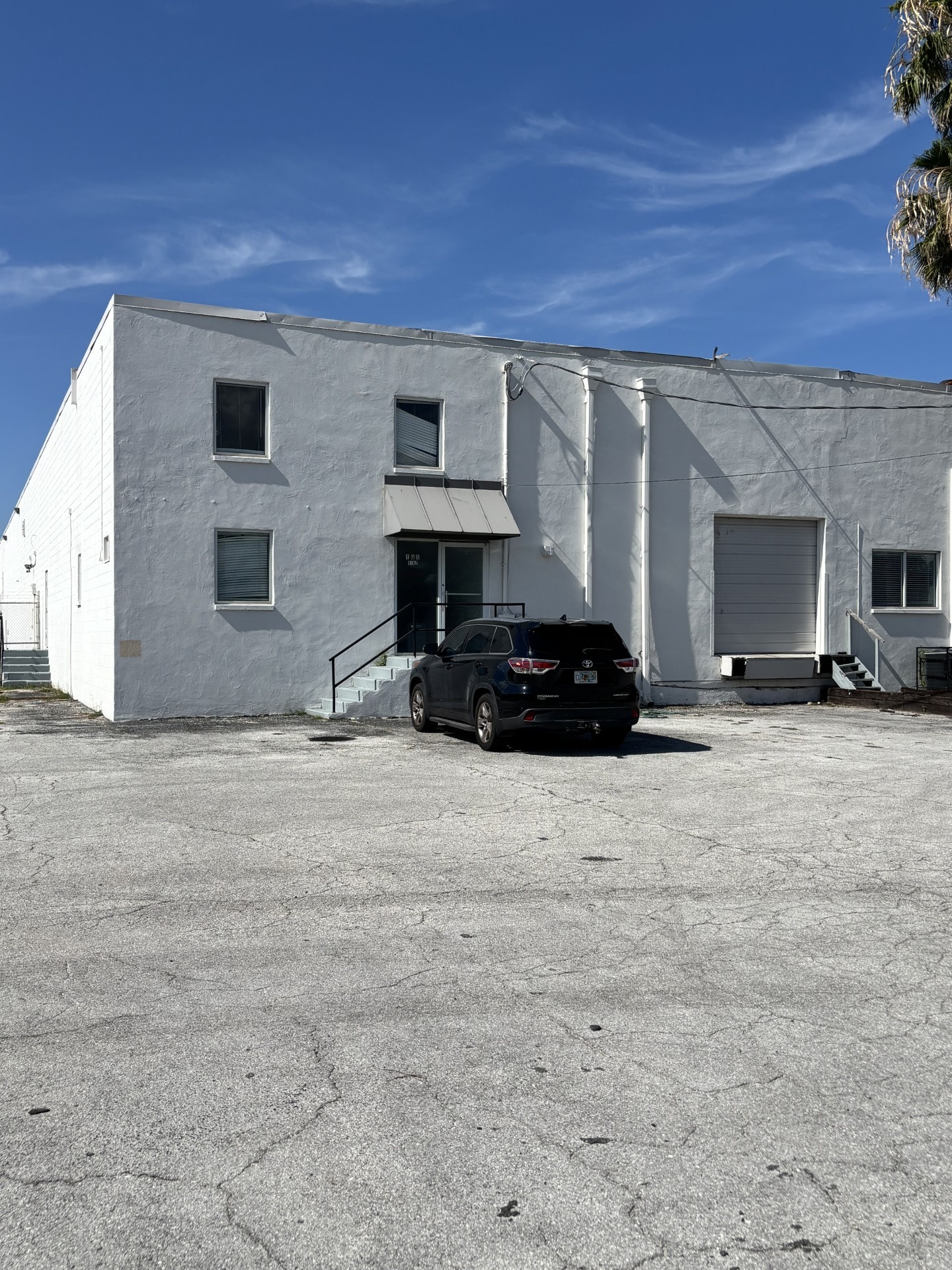 5147 W Clifton St, Tampa, FL for lease Building Photo- Image 1 of 2