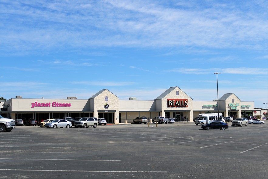 1351-1369 S Main St, Boerne, TX for sale - Building Photo - Image 1 of 1