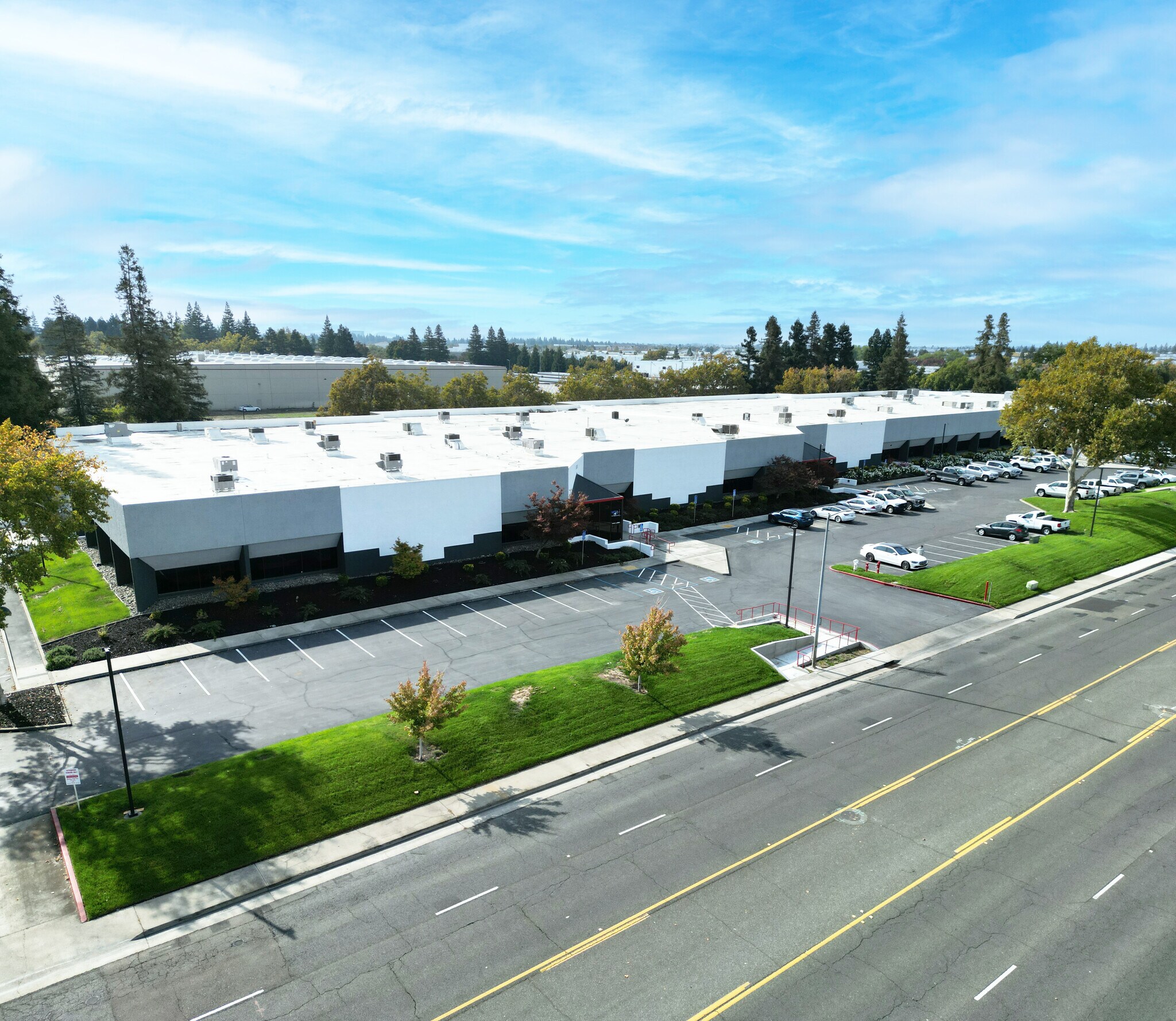 1326-1340 N Market Blvd, Sacramento, CA for lease Building Photo- Image 1 of 4
