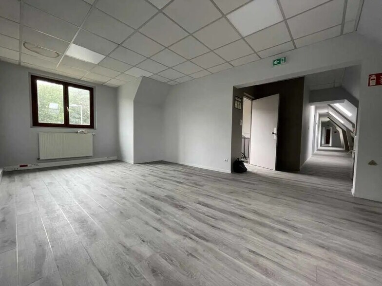 Office in Rouen for lease - Interior Photo - Image 3 of 12